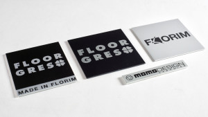 Targhette in alluminio serigrafati di logotipi o brands aziendali