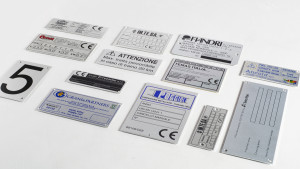 Targhette in alluminio serigrafato per certificazioni internazionali